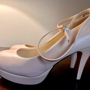 4" Platform Closed Toe Pump w/cross ankle strap Size 12.5 Color: Nude